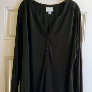 💙 A V A & V I V,  black long-sleeved v-neckline blouse. Size 4X